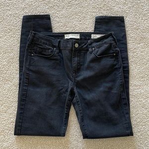 Bullhead mid-rise skinniest jeans